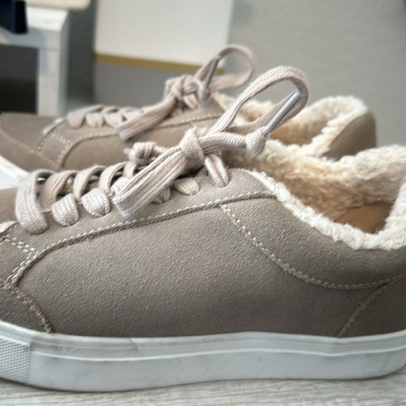 Birdies Cardinal Sneaker in Dune - Picture 5 of 9